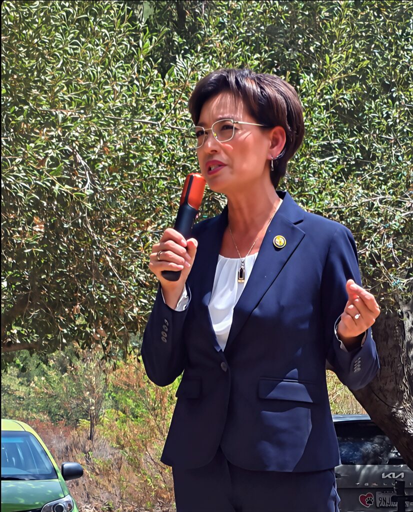 Representative Young Kim speaking to mountain bike advocates at the OC Trail Festival